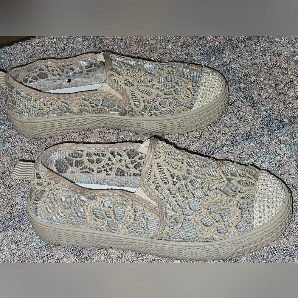 💵3/$20 Bundle 3 Specially MarkPretty Lace Apricot Slip on  Flat Sneaker SZ 7.5 - Picture 2 of 10